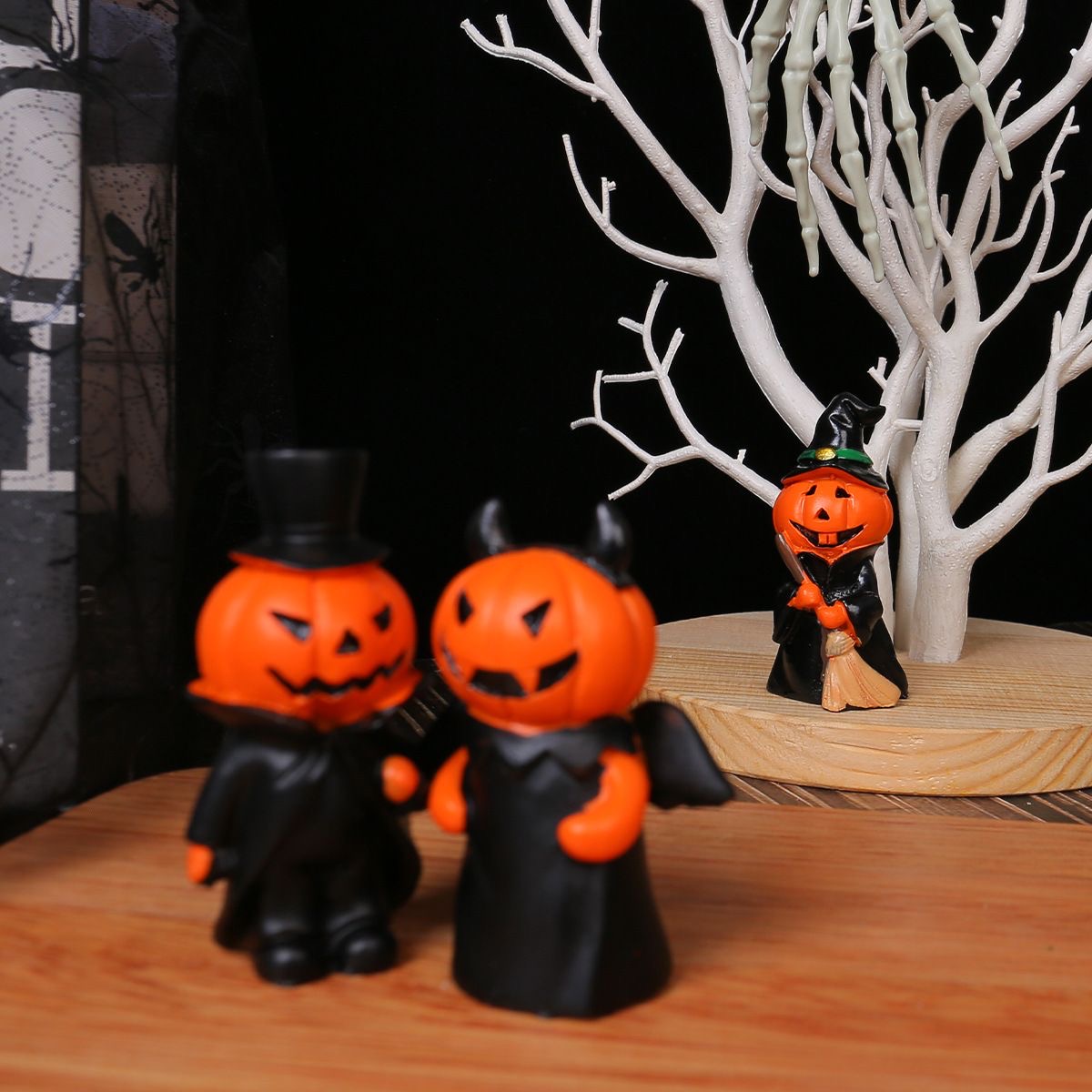 Halloween pumpkin devil