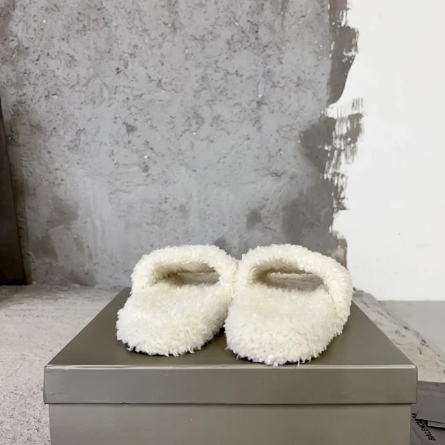 Balenciaga fluffy slippers